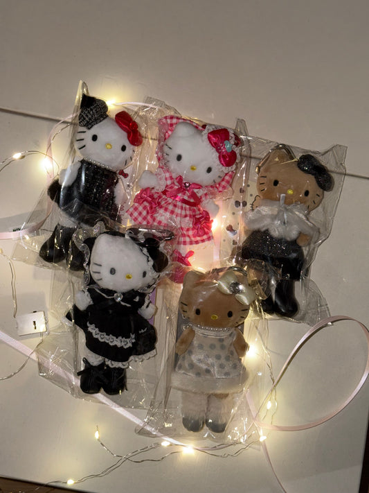 長腿 Hello Kitty 掛飾 𝜗𝜚 日本限定 2026冬天系列 [現貨來了!]