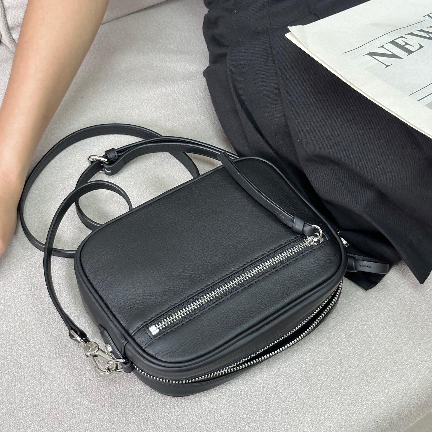 Vivienne Westwood Anna Camera Bag [黑色牛皮!]