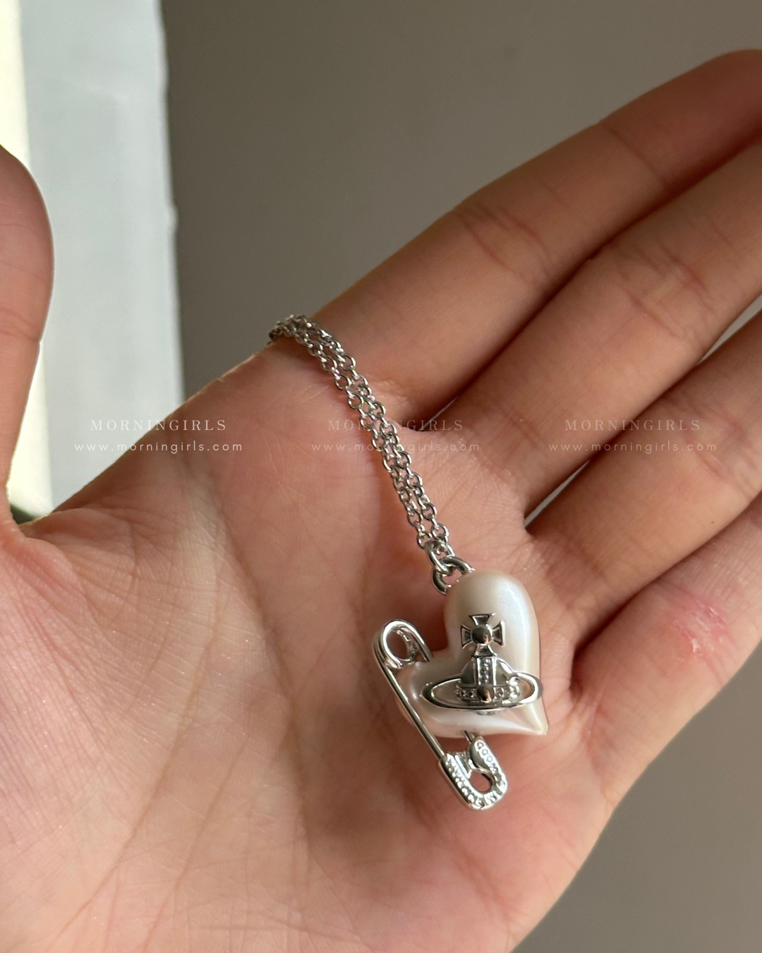 Vivienne Westwood Orietta Pendant Necklace 愛心珍珠扣針[TWICE周子瑜同款]