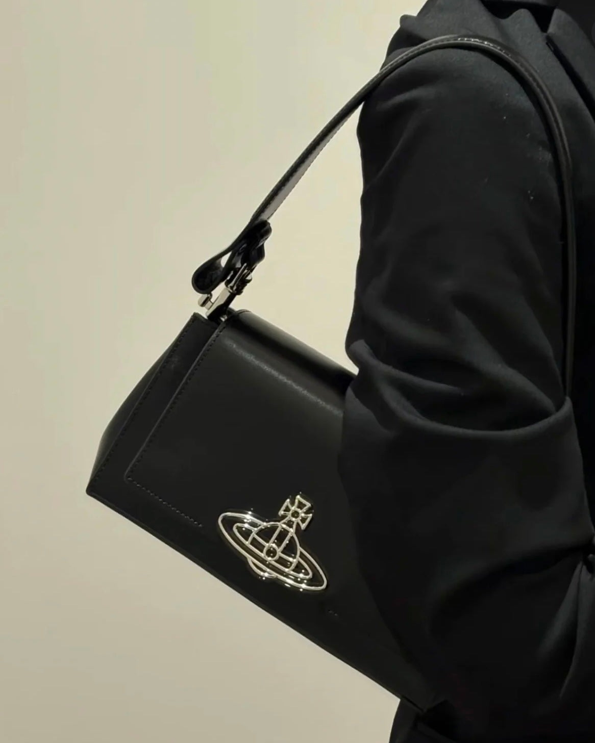 Vivienne Westwood Hazel Handbag SS25春季最新啞黑色 100%小牛皮