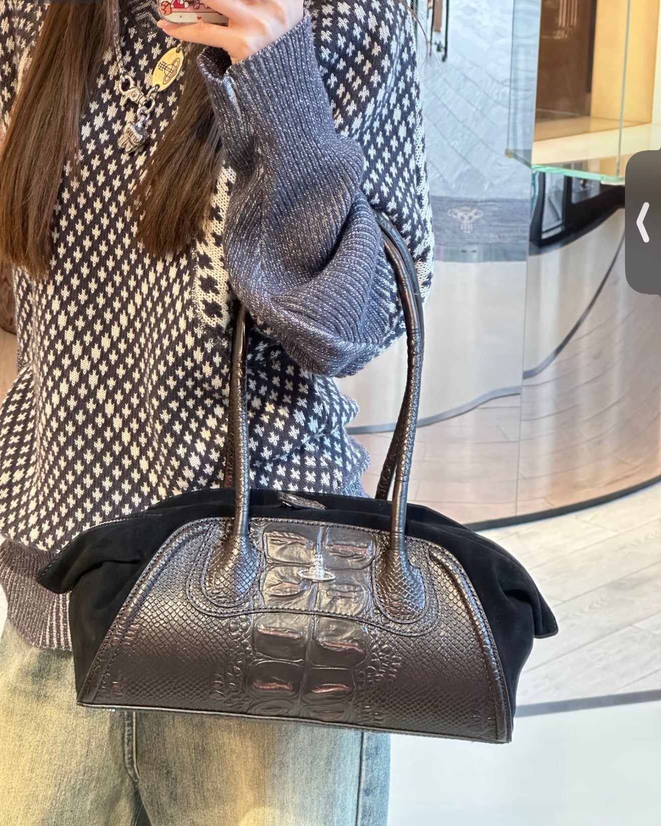 Vivienne Westwood Shirley Small Holdall Bag 最新上架法棍袋 [黑色猄皮限量現貨 年末大折扣中! 容量超大!]