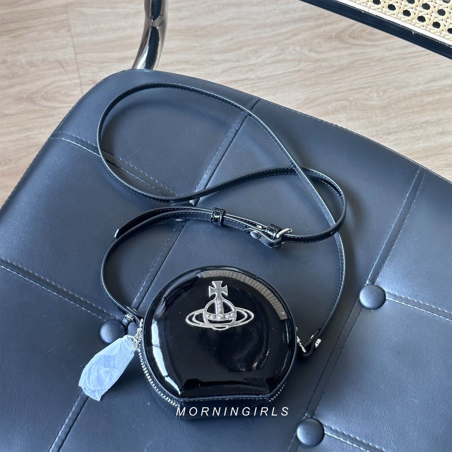 Vivienne Westwood Shiny Patent Mini Round Crossbody 黑色漆皮