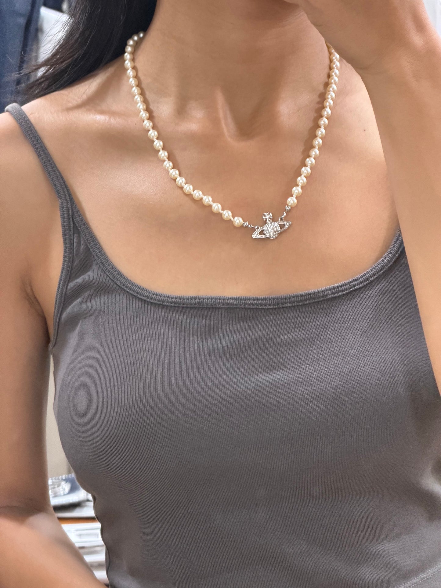Vivienne Westwood Mini Bas Relief Pearl Choker Necklace [全現貨發售中!]