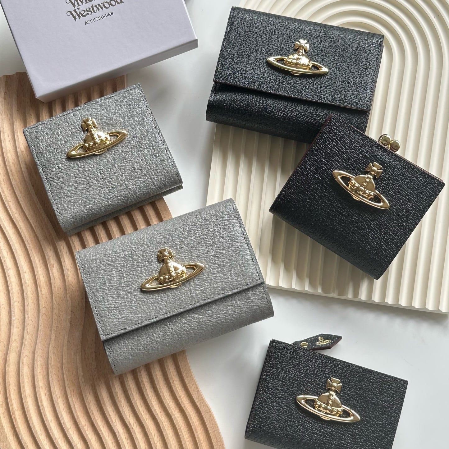 Vivienne Westwood 硬身荔枝皮正方形小銀包 [日本限定已停售絕版款]