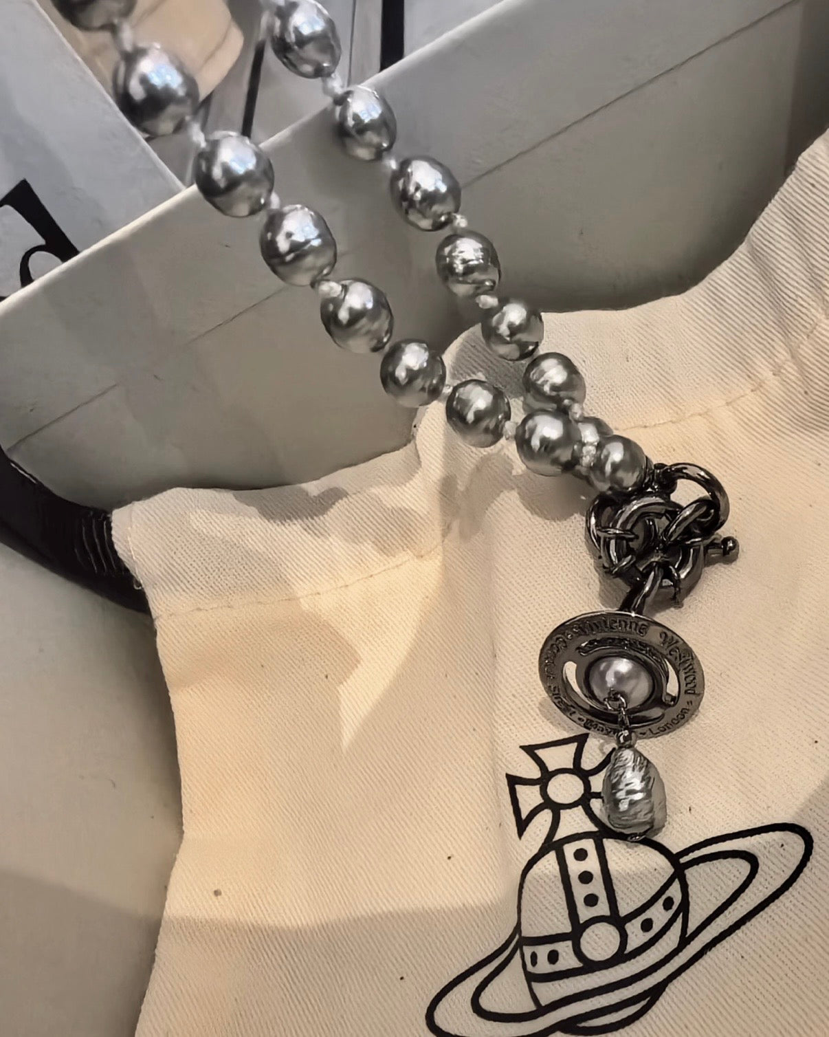 Vivienne Westwood Aleksa Pearl Choker Necklace 巴洛克水滴珍珠限量灰色［大折扣中 NANA同款 絕美小暗黑灰!]