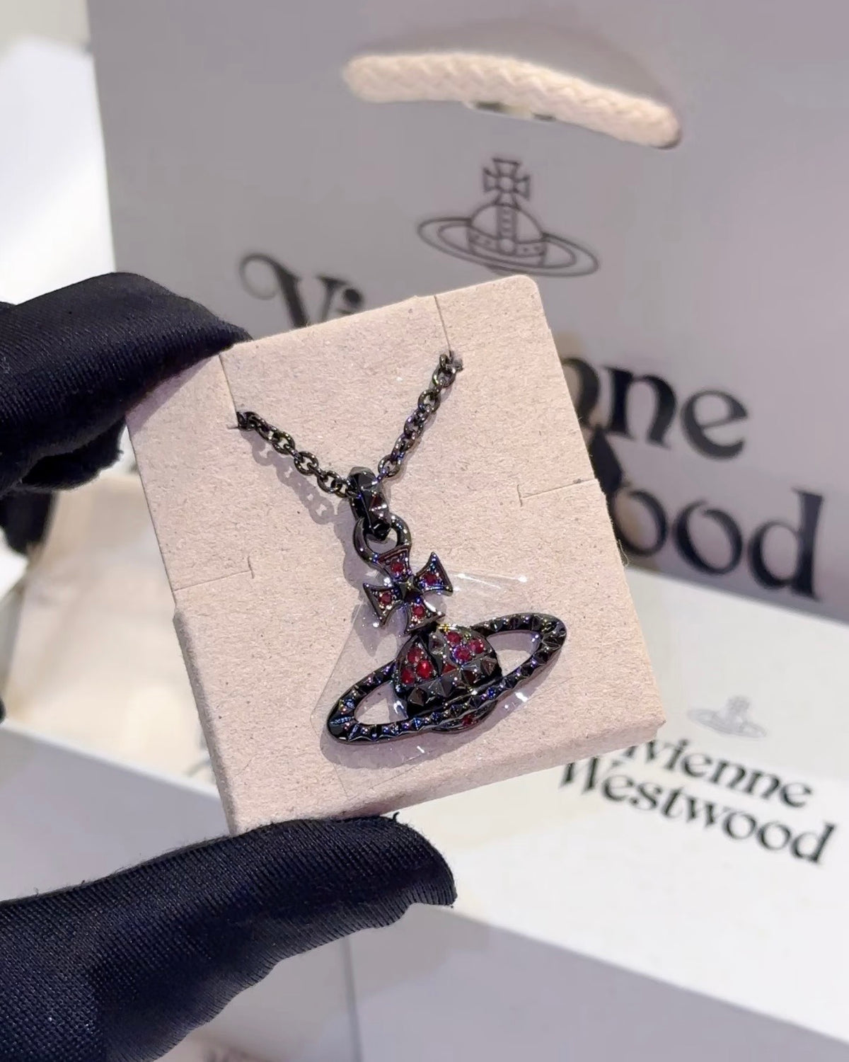 Vivienne Westwood Mayfair Orb Necklace 鉚釘土星 [2026最新夏日限定粉橙色上架! Babymoster Rami同款 新手入門推薦]