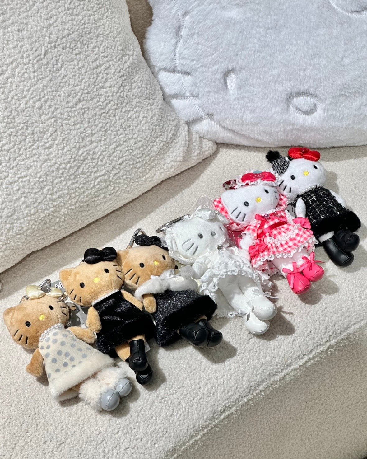 長腿 Hello Kitty 掛飾 𝜗𝜚 日本限定冬天系列 [限時大折扣$119 買2件再免運費 只限順豐站智能櫃]