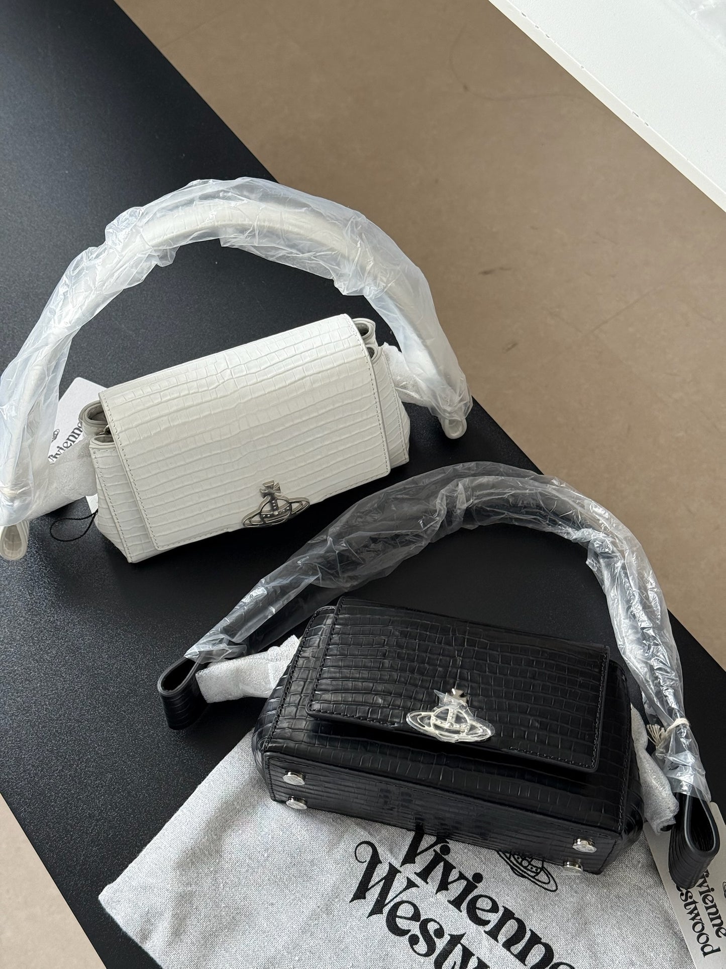 Vivienne Westwood Hazel Handbag FW25最新啞面鱷魚皮 100%真皮 [啞面細格 SMALL現貨優惠中!]