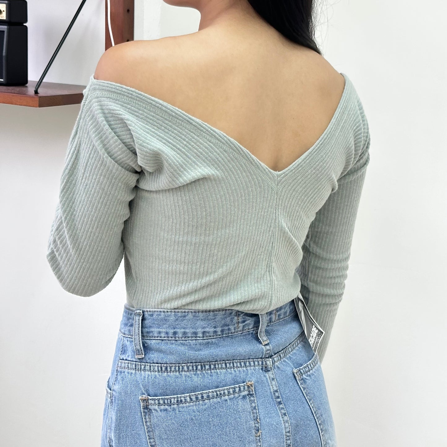 Deep V Off Shoulder Top [門市搬遷清貨限時優惠$99!]