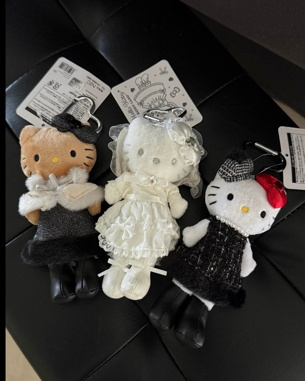 長腿 Hello Kitty 掛飾 𝜗𝜚 日本限定冬天系列 [限時大折扣$119 買2件再免運費 只限順豐站智能櫃]