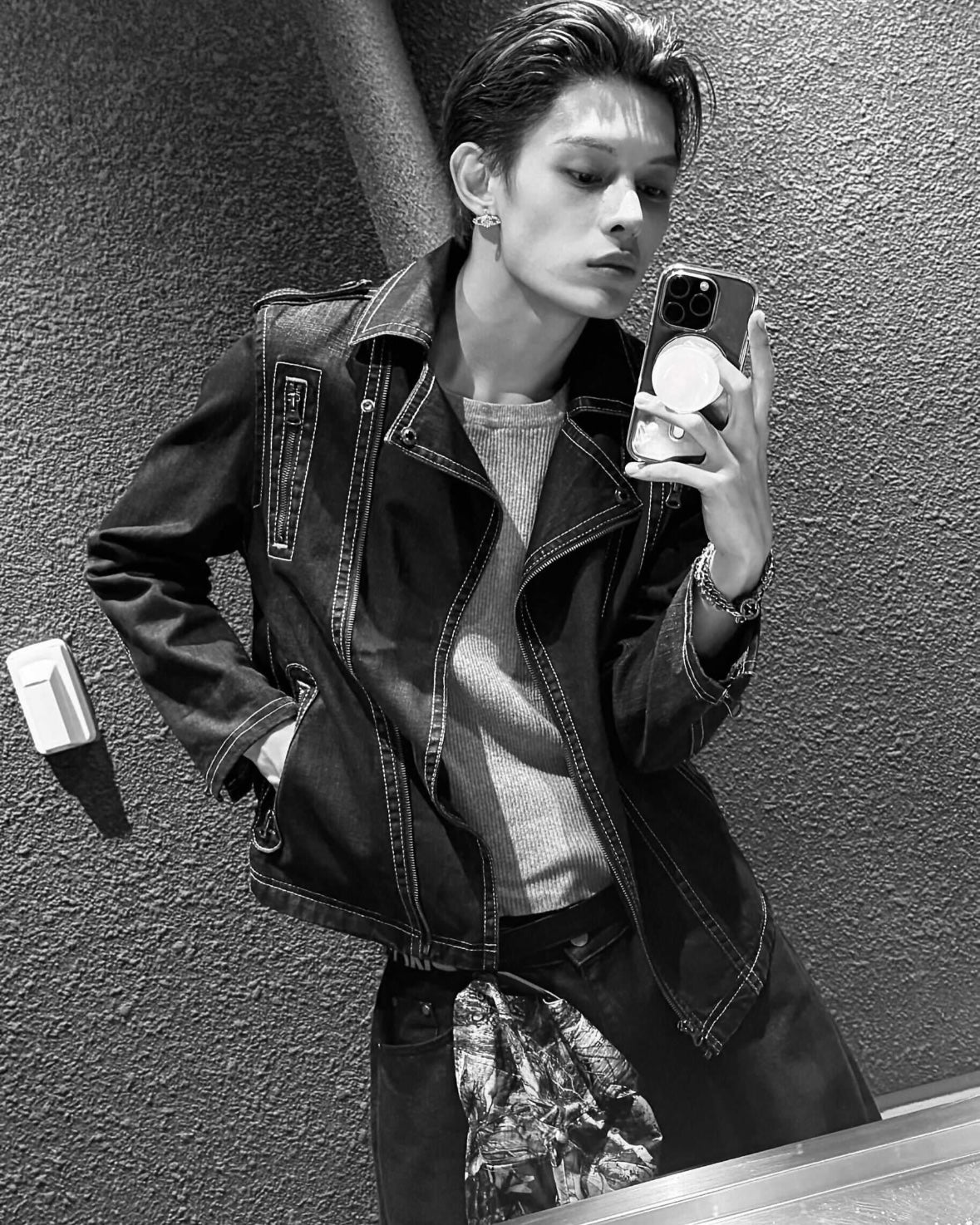 Vivienne Westwood Mini Bas Relief Pendant Earrings  [Cortis同款]