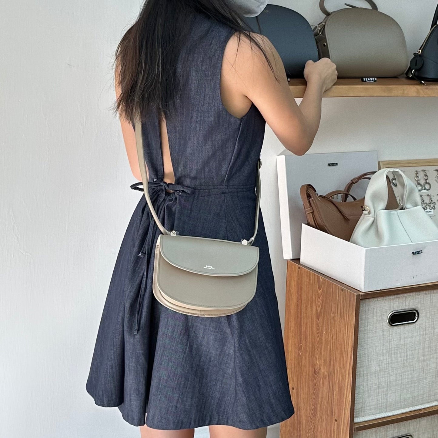 超輕牛仔小露背OPS［超推薦 !!］  [門市搬遷清貨限時優惠$169!]