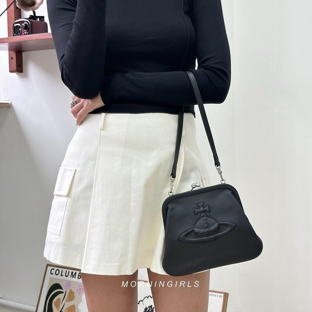 Vivienne Westwood Chelsea Vivienne's Clutch Bag 經典真牛皮  [雙11折上折 JENNIE同款!]