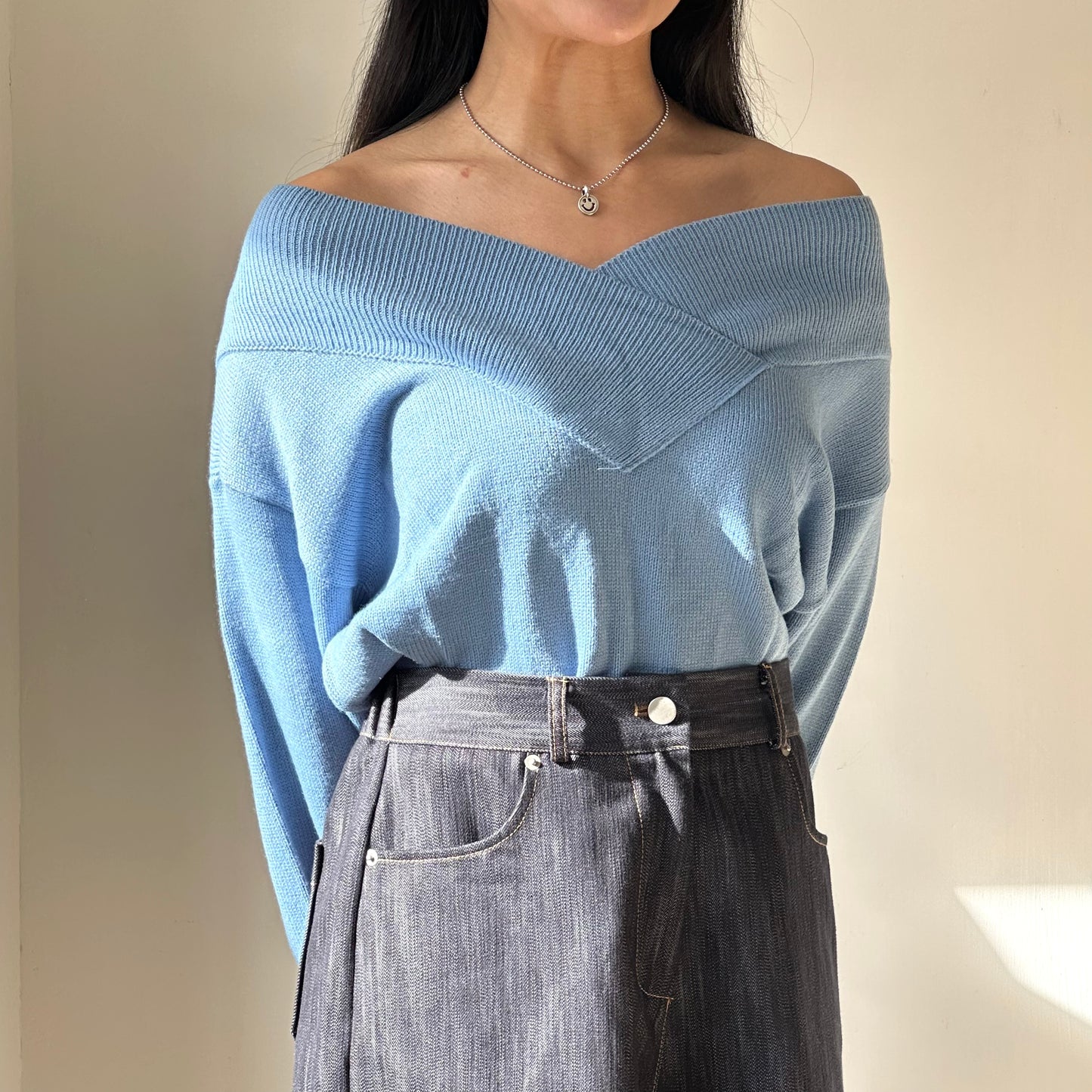 大V領薄針織寬鬆上衣