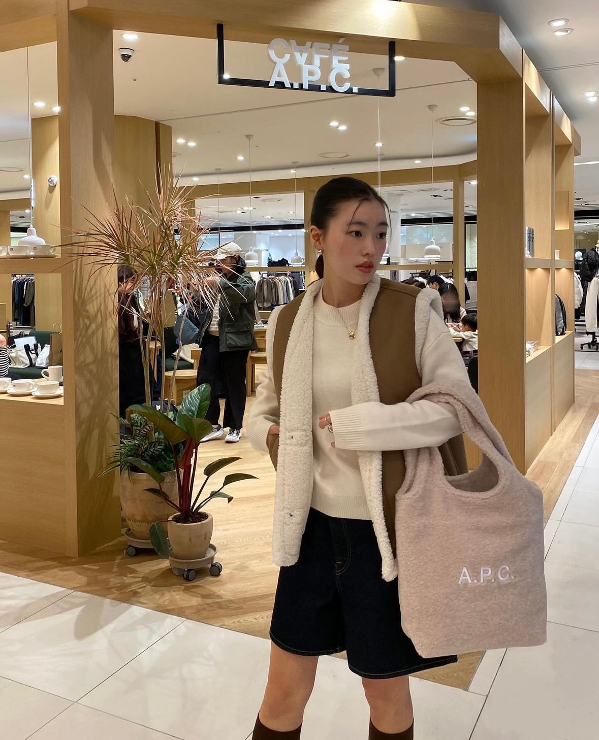 A.P.C. Ninon Tote Bag FLUFFY FUR［FW24最新秋冬毛毛袋!］