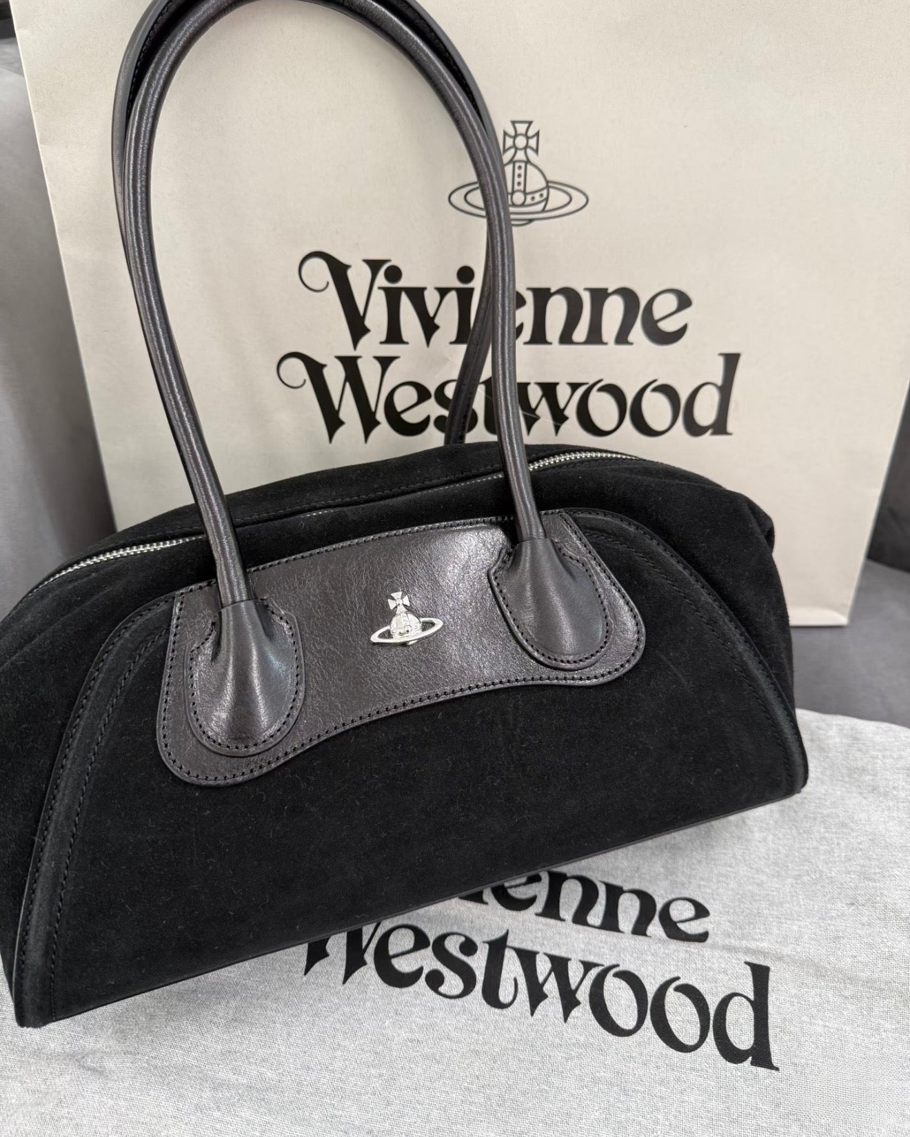 Vivienne Westwood Shirley Small Holdall Bag 最新上架法棍袋 [黑色猄皮限量現貨 年末大折扣中! 容量超大!]
