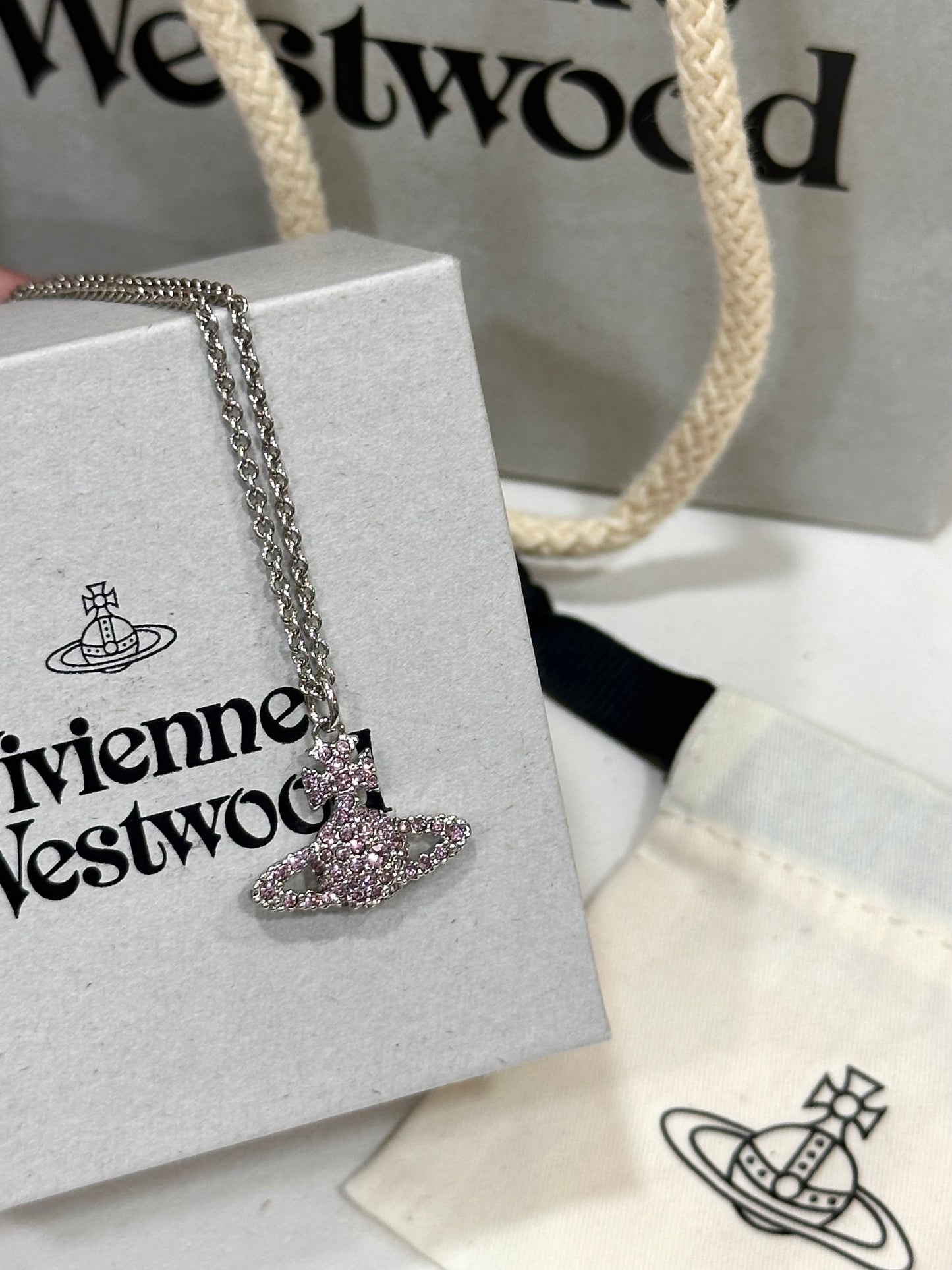 Vivienne Westwood Grace Bas Relief Pendant Necklace 全粉紅閃鑽土星 儀式感人士之選 [最新上架! 超限量現貨!]