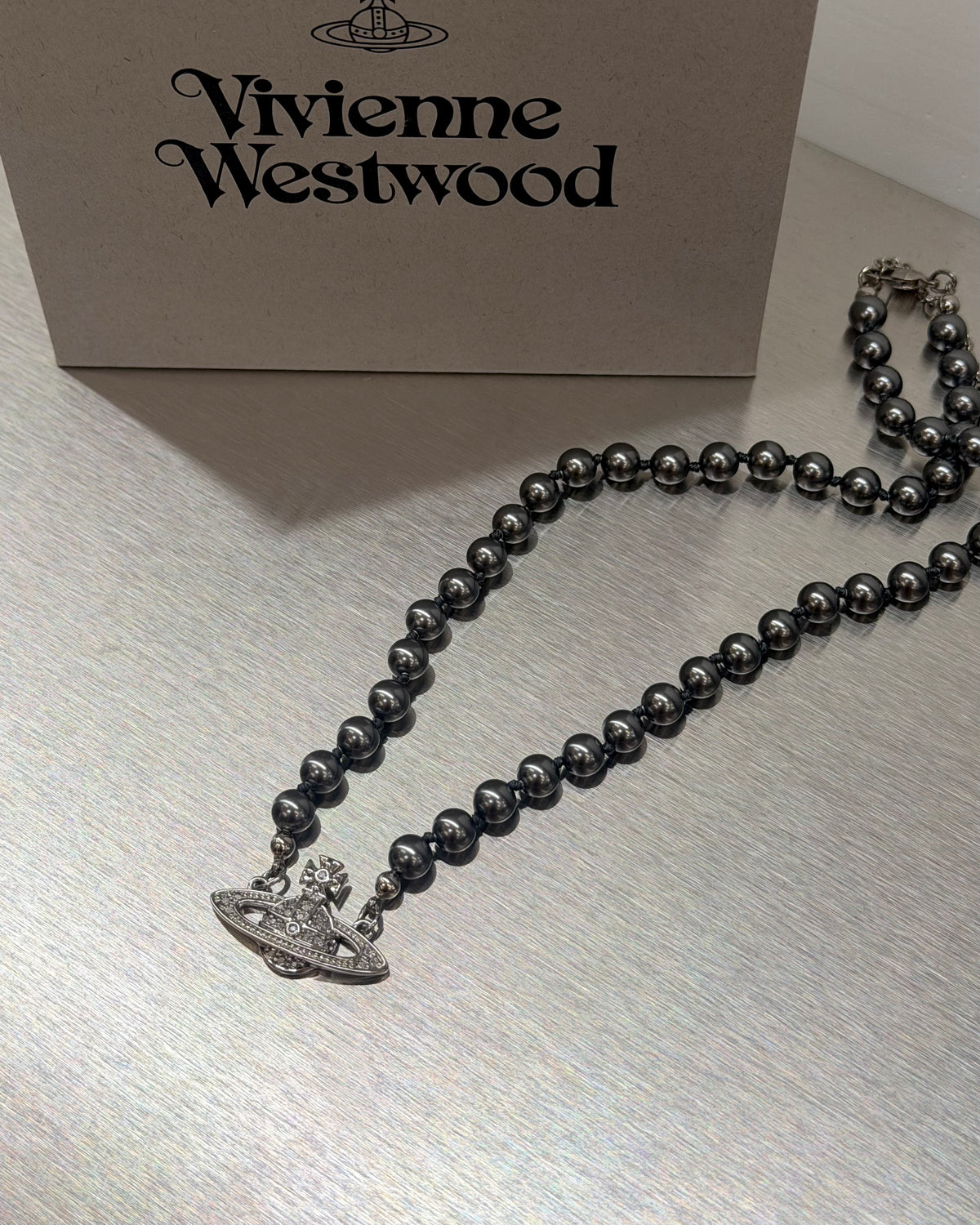 Vivienne Westwood Mini Bas Relief Pearl Choker ［2026最新NANA暗黑灰!]