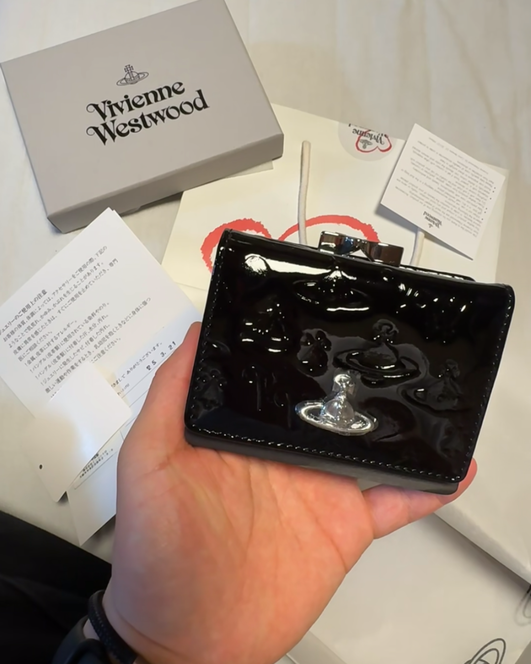 Vivienne Westwood 型格星球壓紋漆皮黑系列 日本限定 [日本直送]