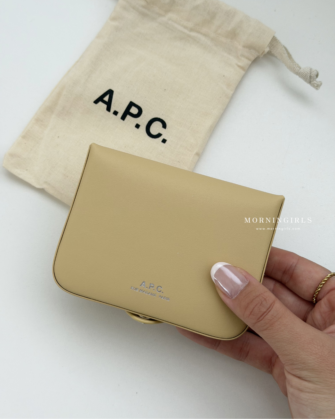 A.P.C. Josh Wallet 盒子銀包  [超治癒燕麥黃優惠中 銷量第一♡中性款式男女適用]