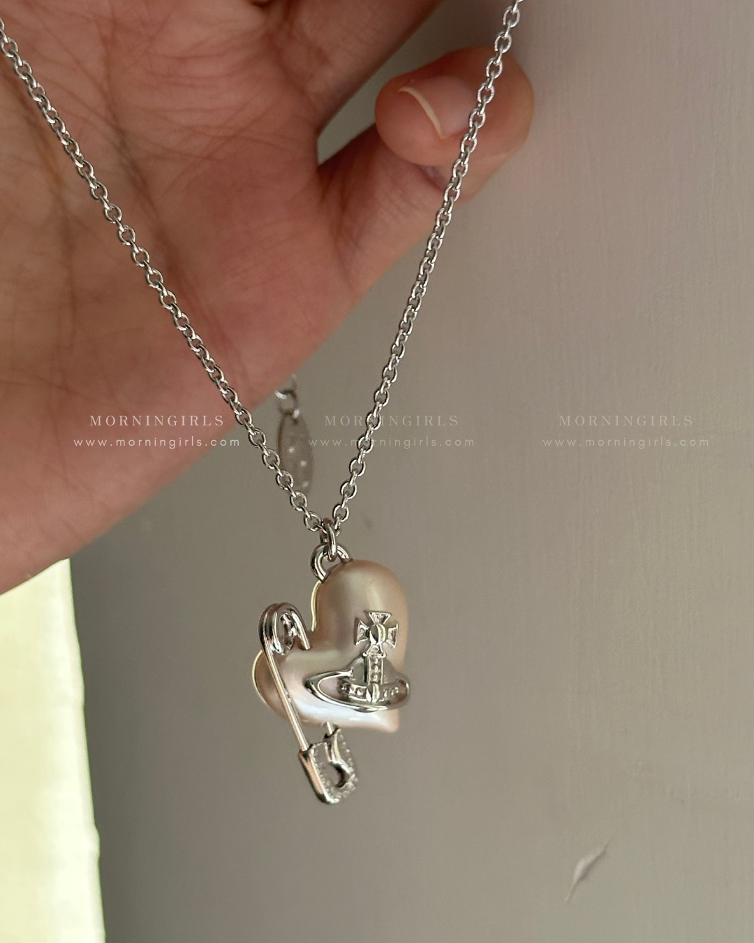 Vivienne Westwood Orietta Pendant Necklace 愛心珍珠扣針[TWICE周子瑜同款]
