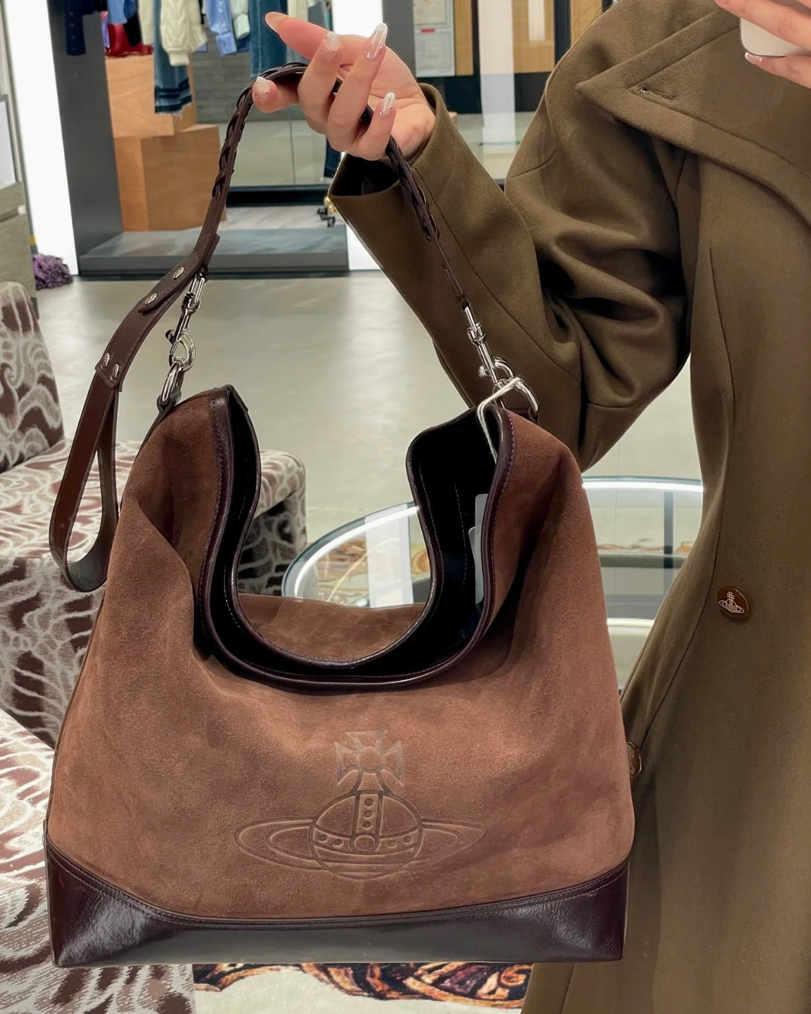 Vivienne Westwood Nancy Hobo Bag 秋冬必備猄皮 [最新上架深啡限量優惠現貨中! 超大容量流浪袋!]