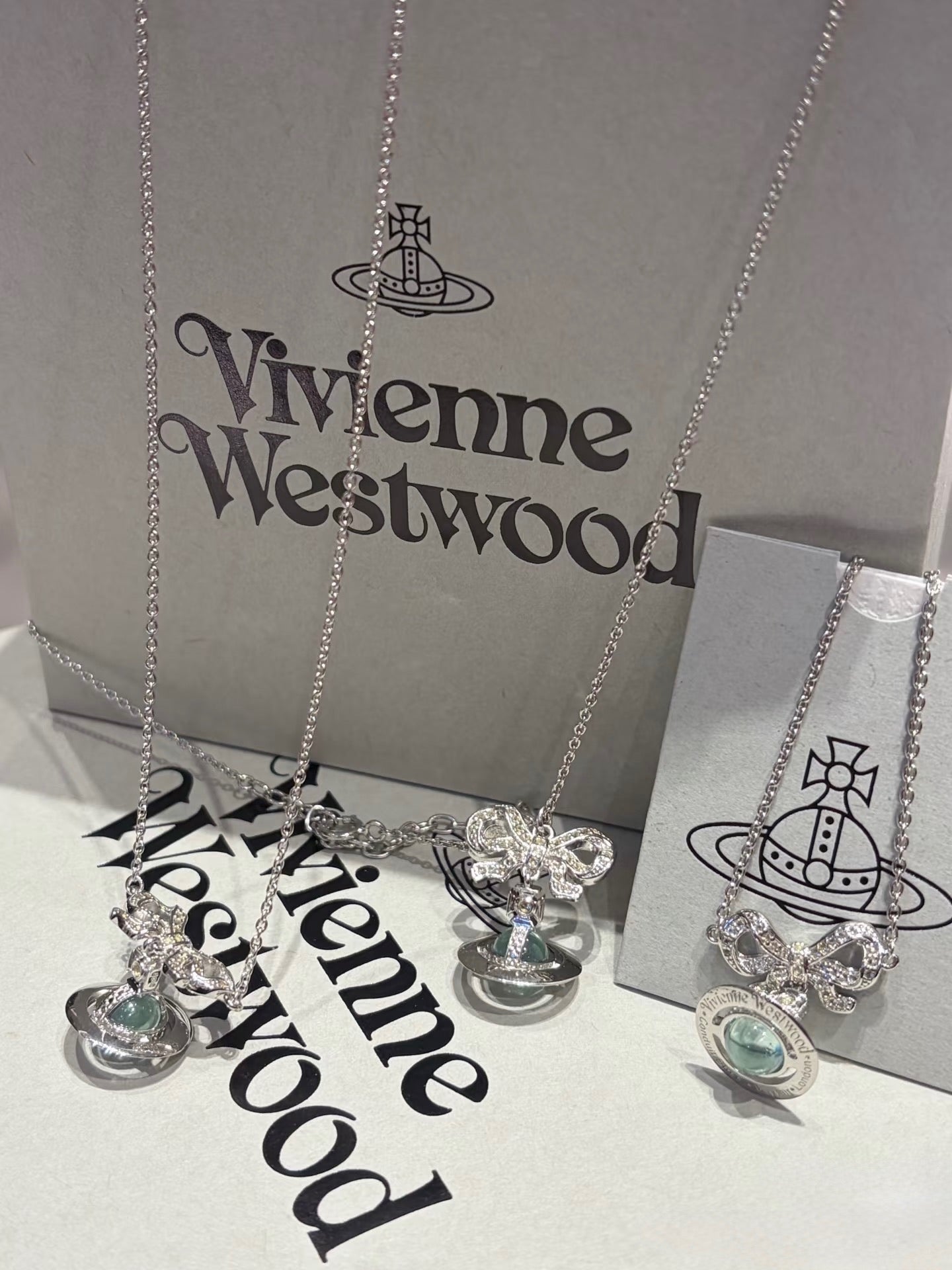 Vivienne Westwood Octavie Pendant Necklace 蝴蝶結星球 100%純銀最熱賣 [冰川藍震撼回歸! IVE直井怜同款]