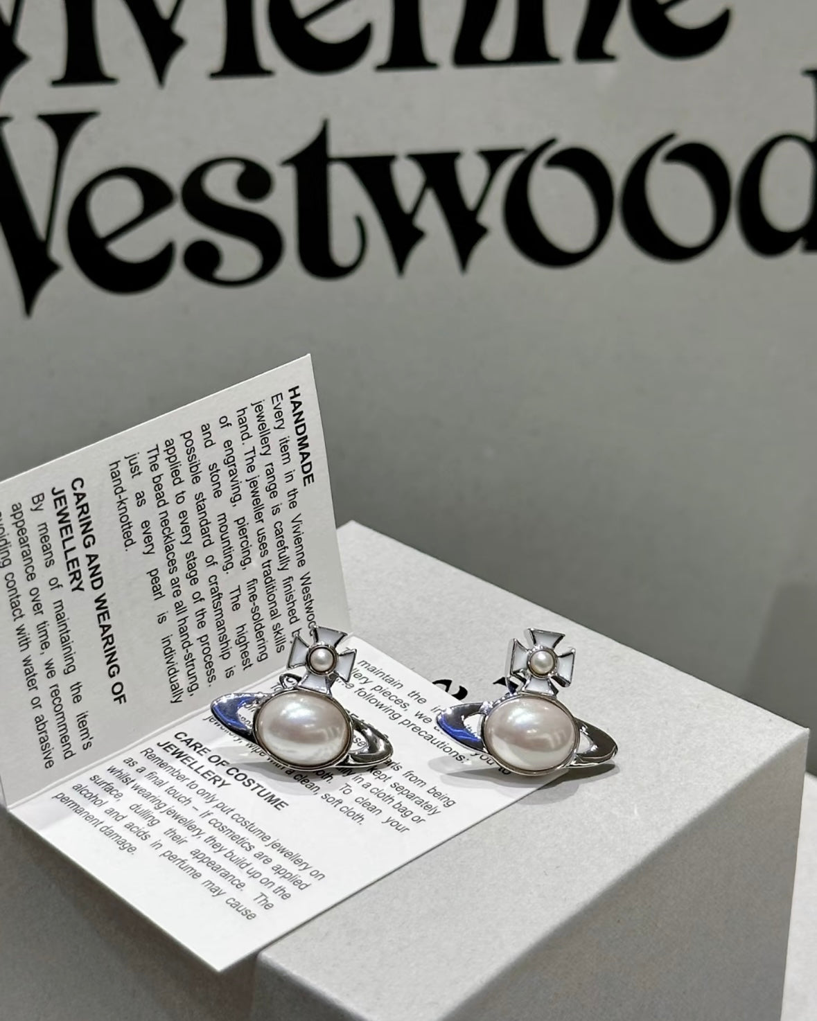 Vivienne Westwood Gaby Orb Pearl Earrings  [性價比超高珍珠耳環! 最新上架限量現貨優惠中]