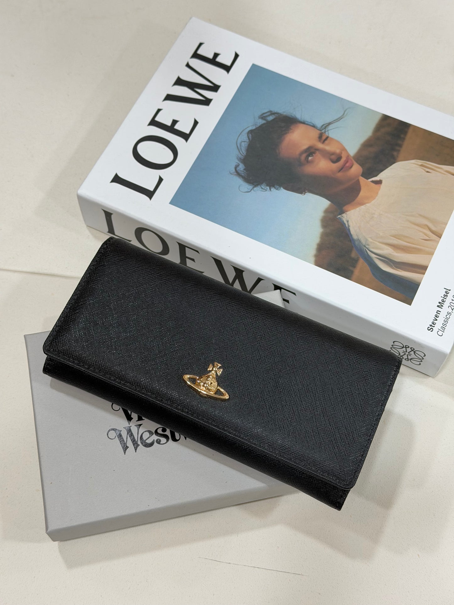 Vivienne Westwood 罕有多間隔長銀包 復古金十字紋￼