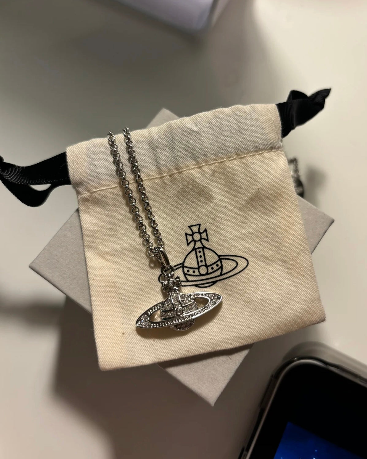 Vivienne Westwood Mini Bas Relief Pendant Necklace 全閃石土星 [BABYMONSTER ASA同款 推薦新手入門 最新太空灰上架!]