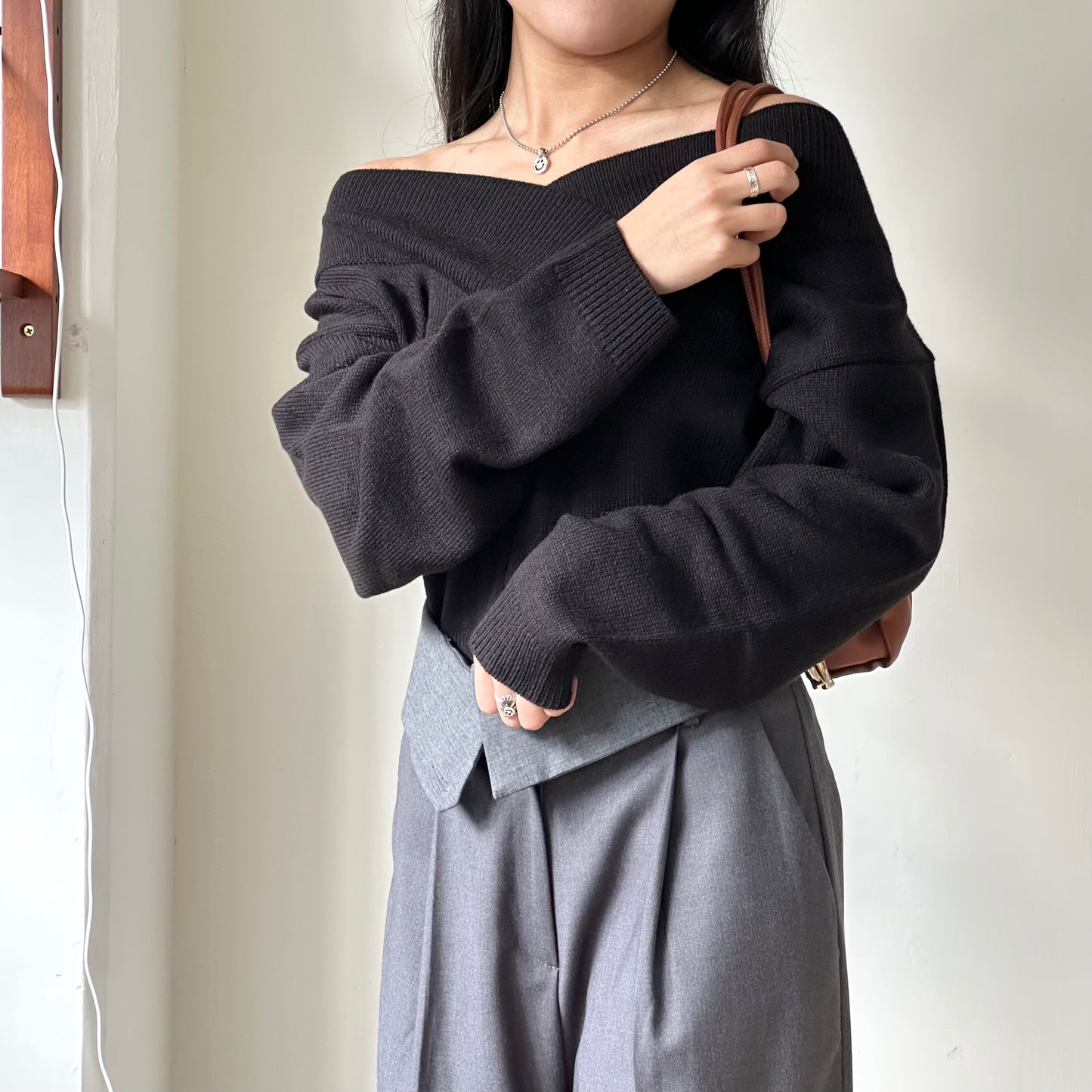 大V領薄針織寬鬆上衣