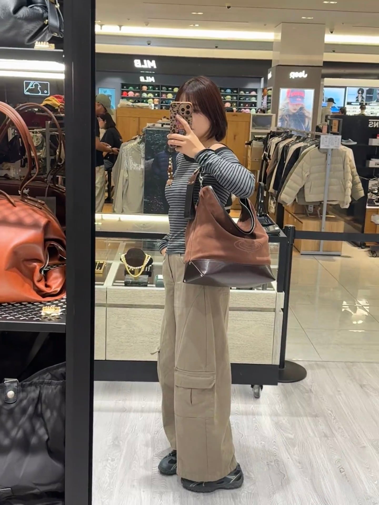 Vivienne Westwood Nancy Hobo Bag 秋冬必備猄皮 [最新上架深啡限量優惠現貨中! 超大容量流浪袋!]