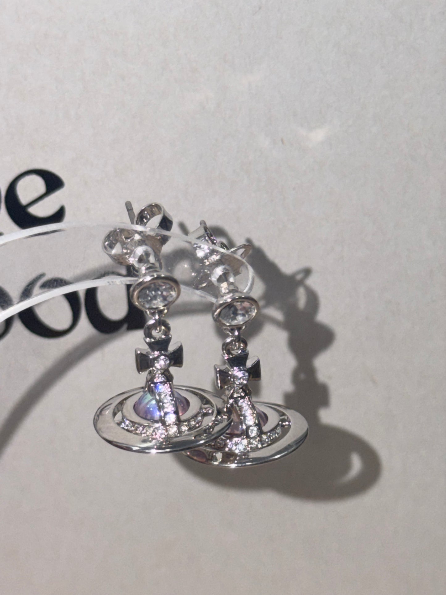 Vivienne Westwood ORB Pendant Crystal Necklace 鐳射幻彩限定色 [限時一件即減$50 結帳時會自動顯示優惠 12/1星期一晚上準時截單 全套現貨發售中 機會難得!]