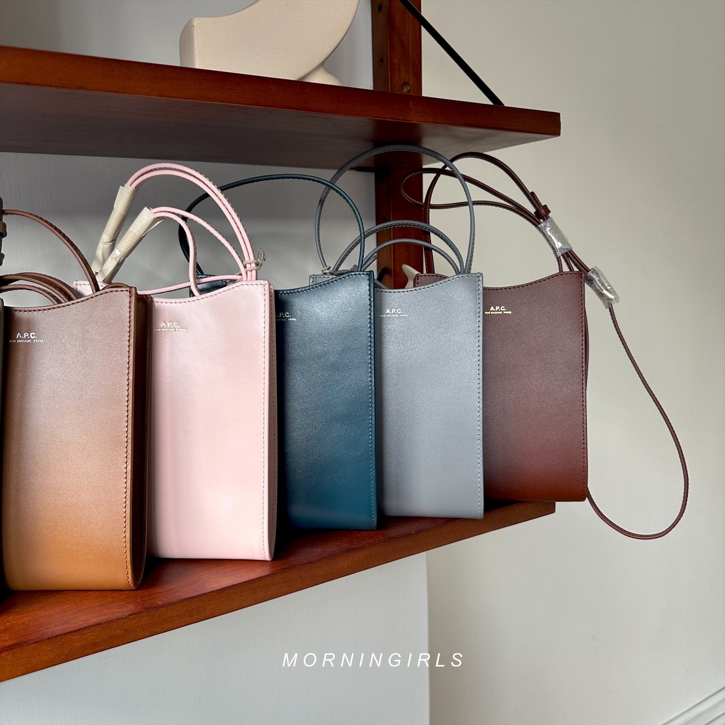 A.P.C. Jamie Neck Pouch 電話包