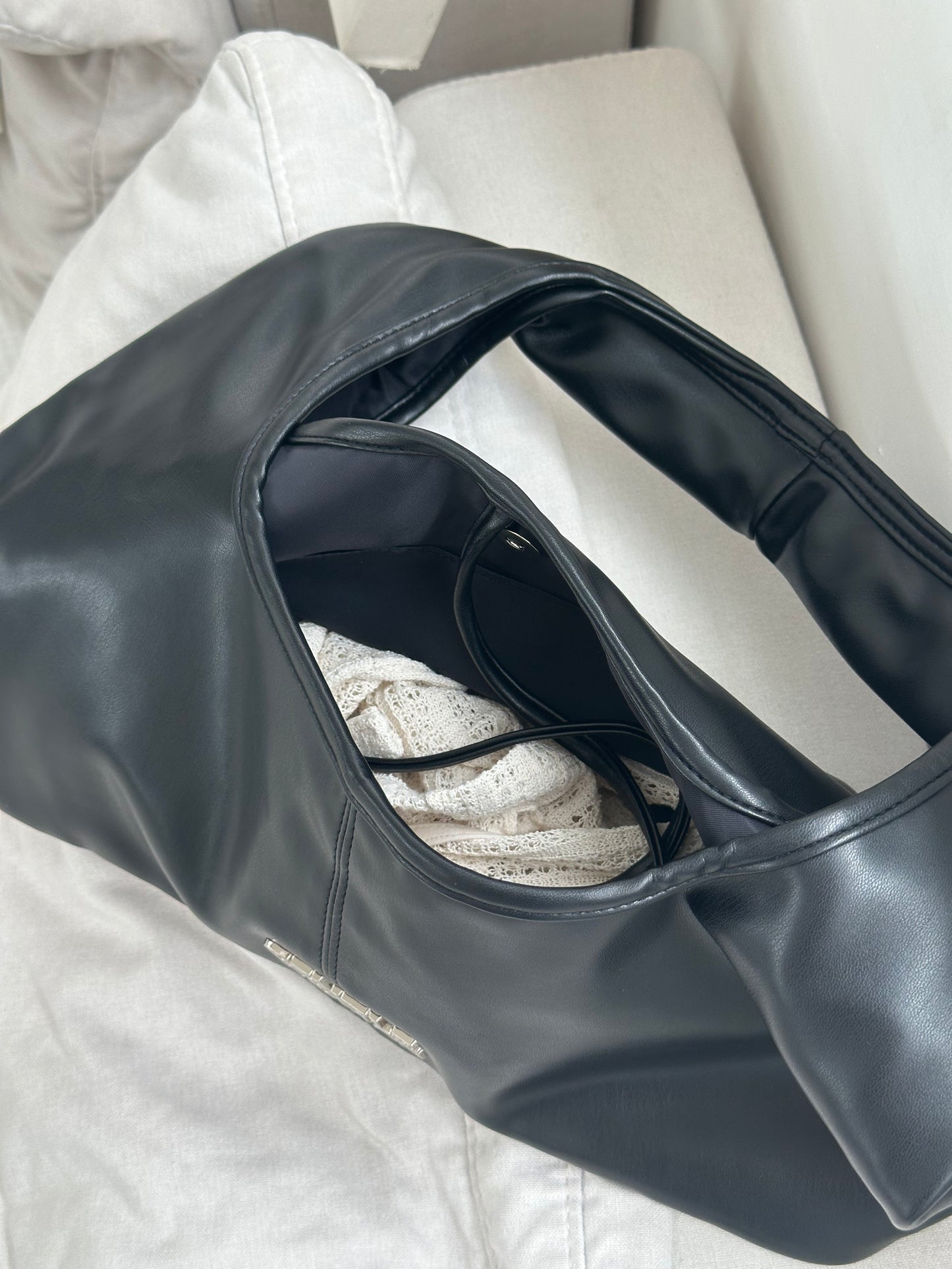 Gentlewoman 黑皮 Hobo bag ［大推薦!!上身袋款超美］