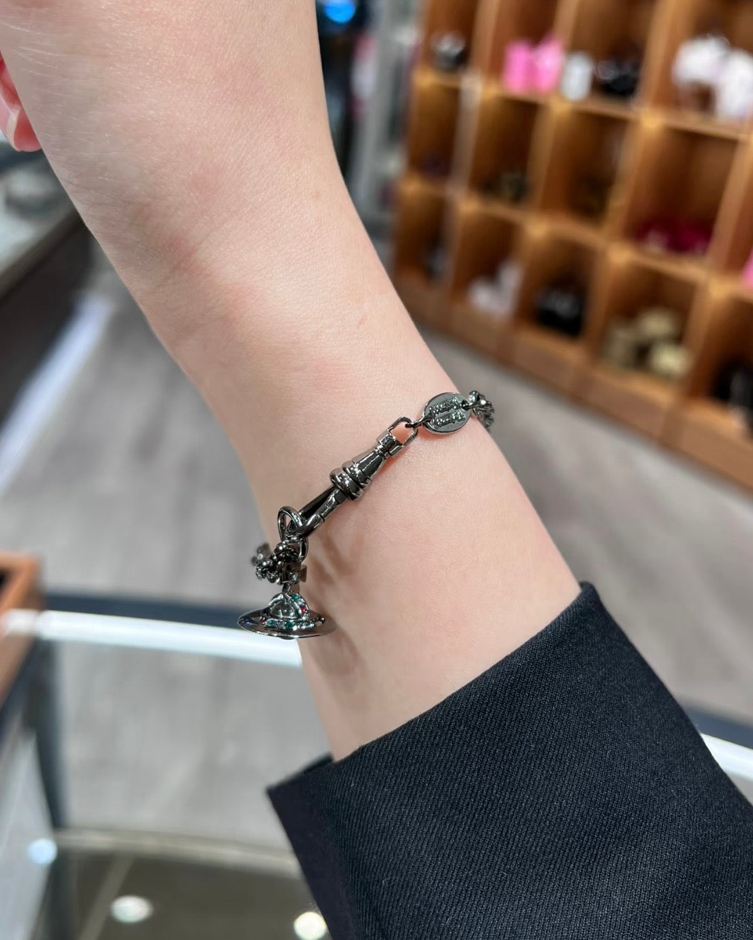 Vivienne Westwood Orb Pendant Crystal Bracelet 星球手鏈 [太空灰現貨優惠中!]