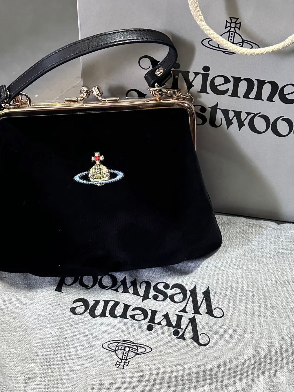 Vivienne Westwood Granny Frame Purse 經典餃子袋 天鵝絨VELVET [限時優惠中!]￼