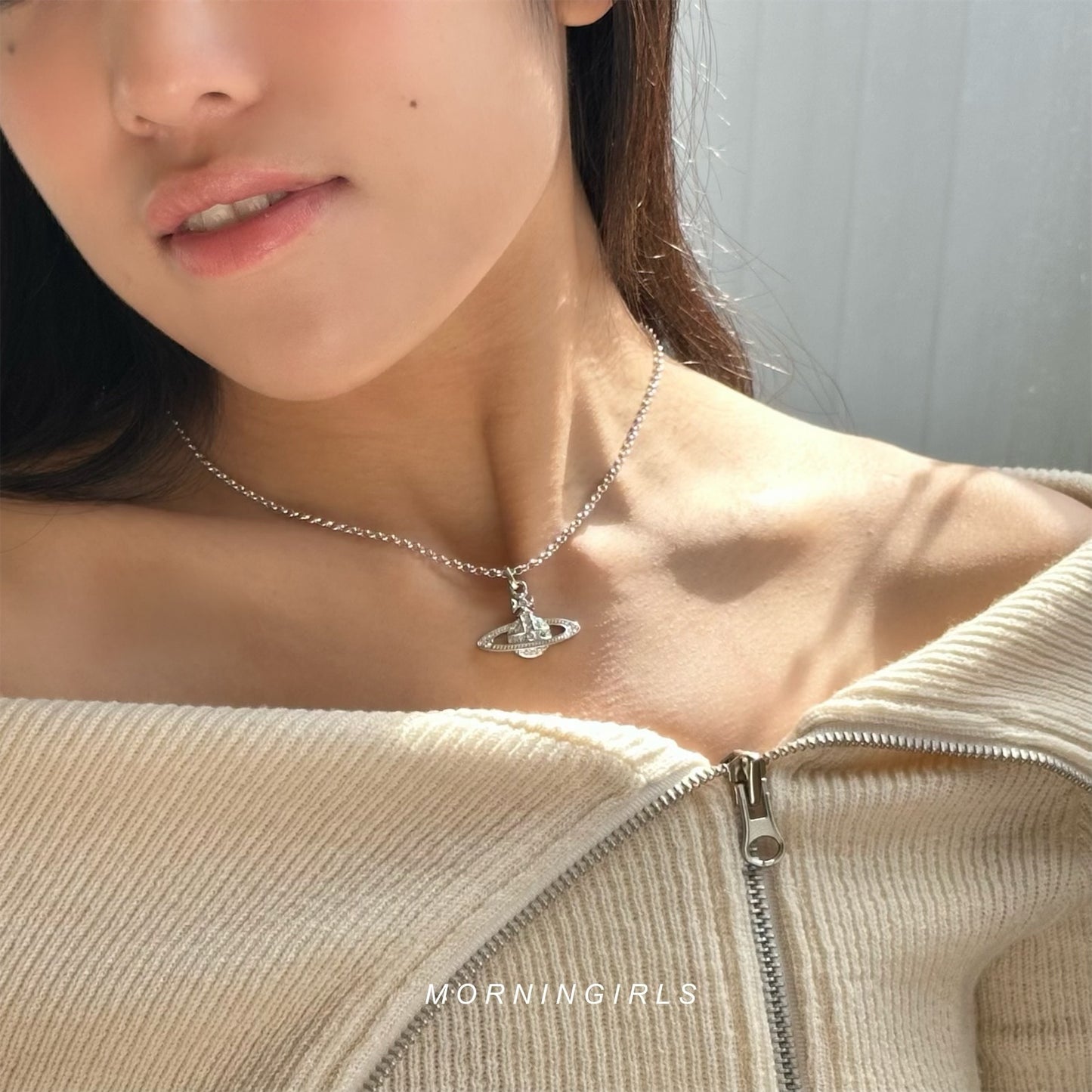 Vivienne Westwood Mini Bas Relief Pendant Necklace 全閃石土星 [BABYMONSTER ASA同款 推薦新手入門 最新太空灰上架!]