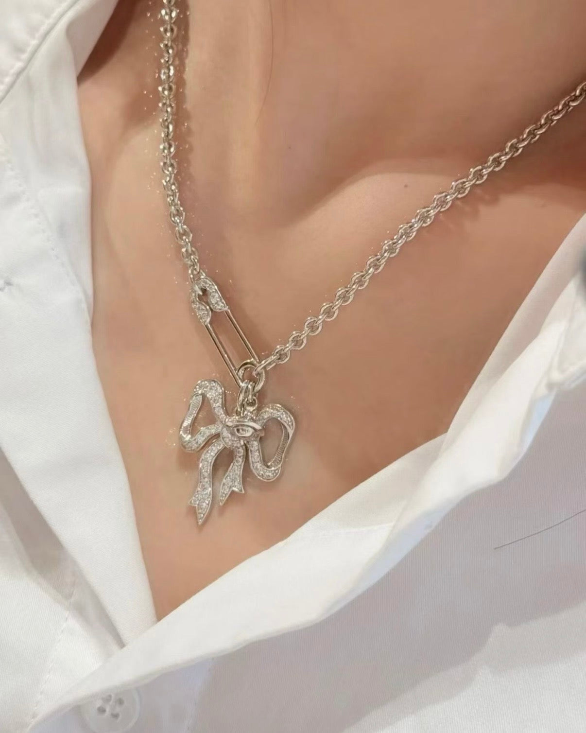 Vivienne Westwood Lilith Pendant Necklace 絕美大蝴蝶結扣針🧷