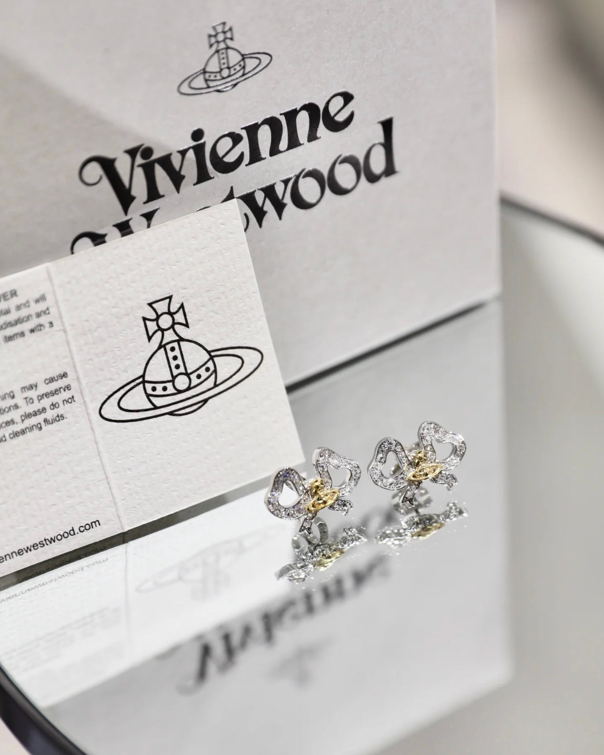 Vivienne Westwood Rigoberta Earrings Sliver [SS25最新蝴蝶結]