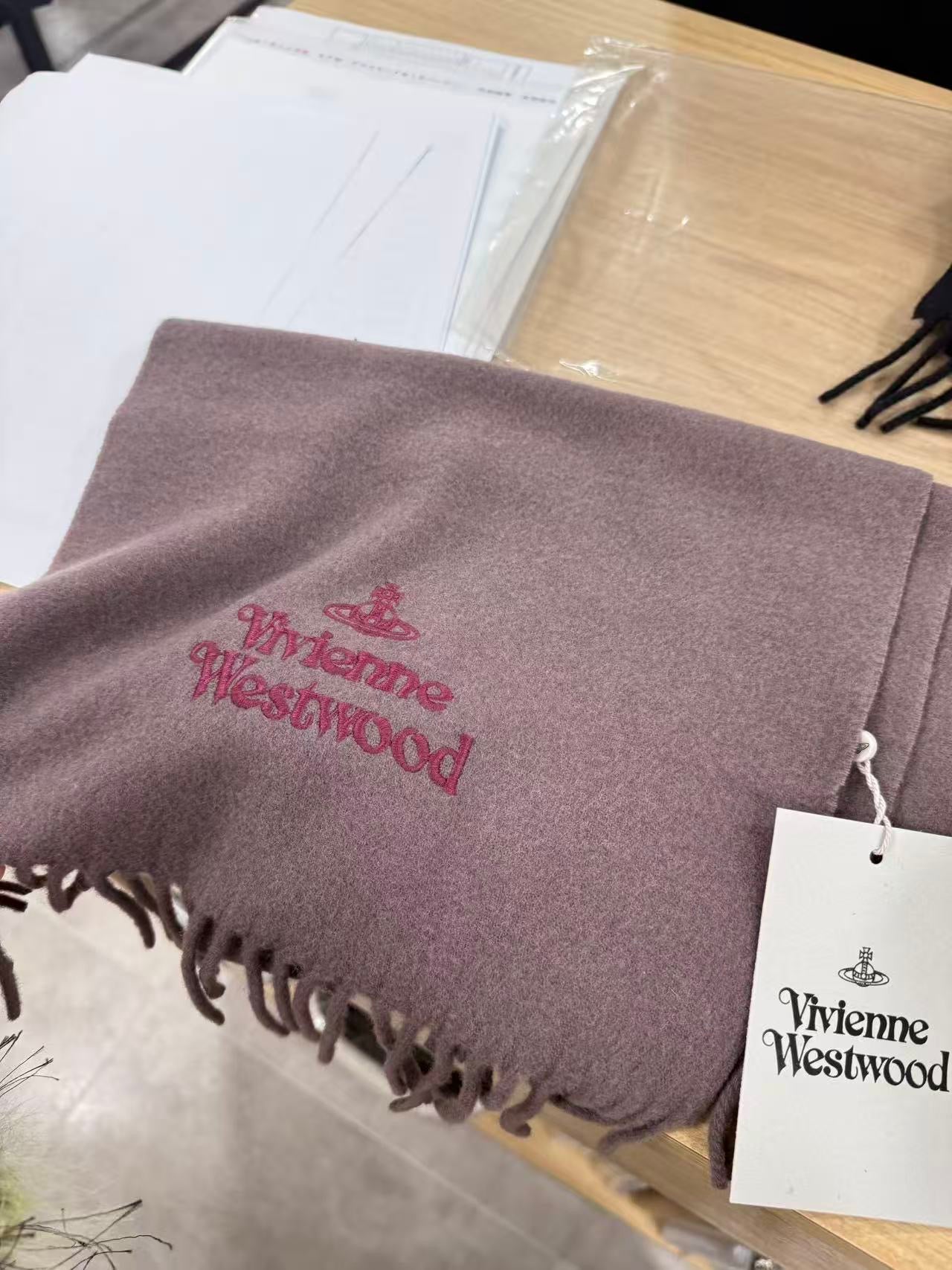 Vivienne Westwood Embroidered Logo Scarf (100% wool) [白色現貨中 日本版 意大利製!]