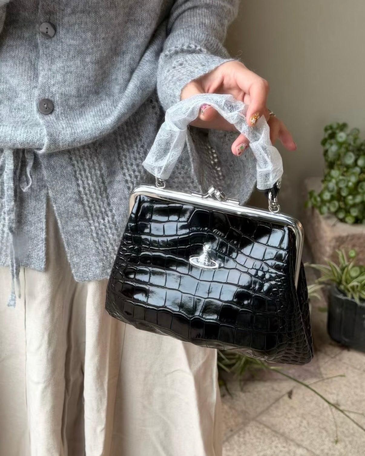 Vivienne Westwood Granny Frame Purse 經典餃子袋 超罕有鱷魚皮 [大折扣回歸! 超限量完售即止 新版立體logo不用$2000買到!]