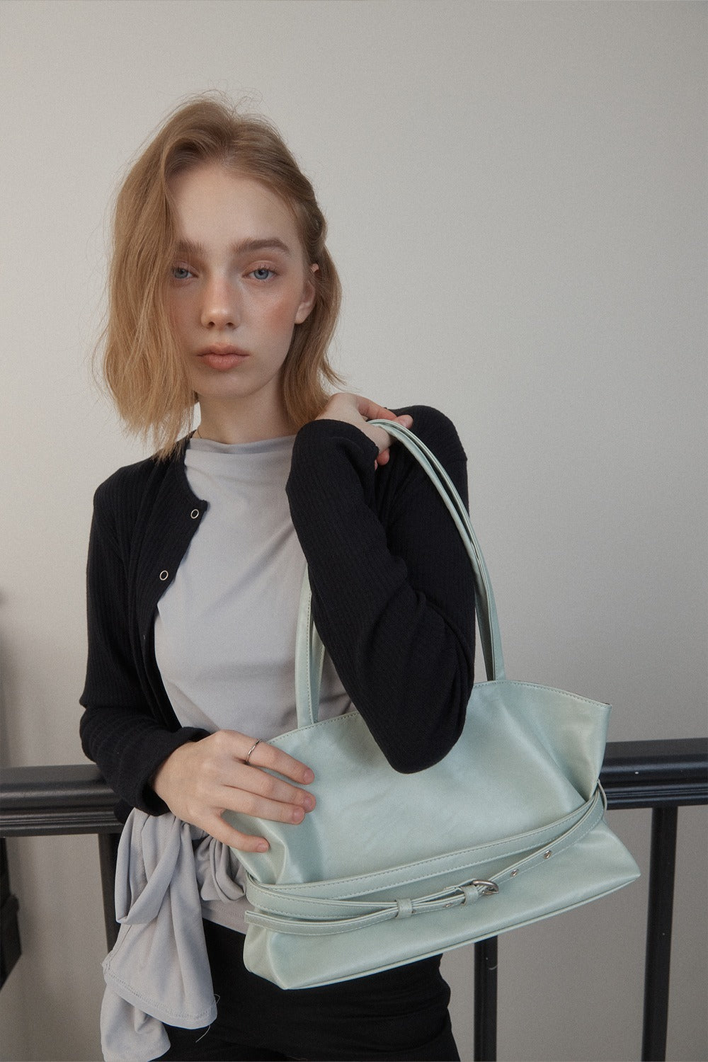 最新韓國選物🇰🇷 Leterie Mellow Reversible Belt Tote Bag 雙面兩用腰帶扣單肩袋［Made In Korea🇰🇷 雙面兩用 皮帶扣設計］