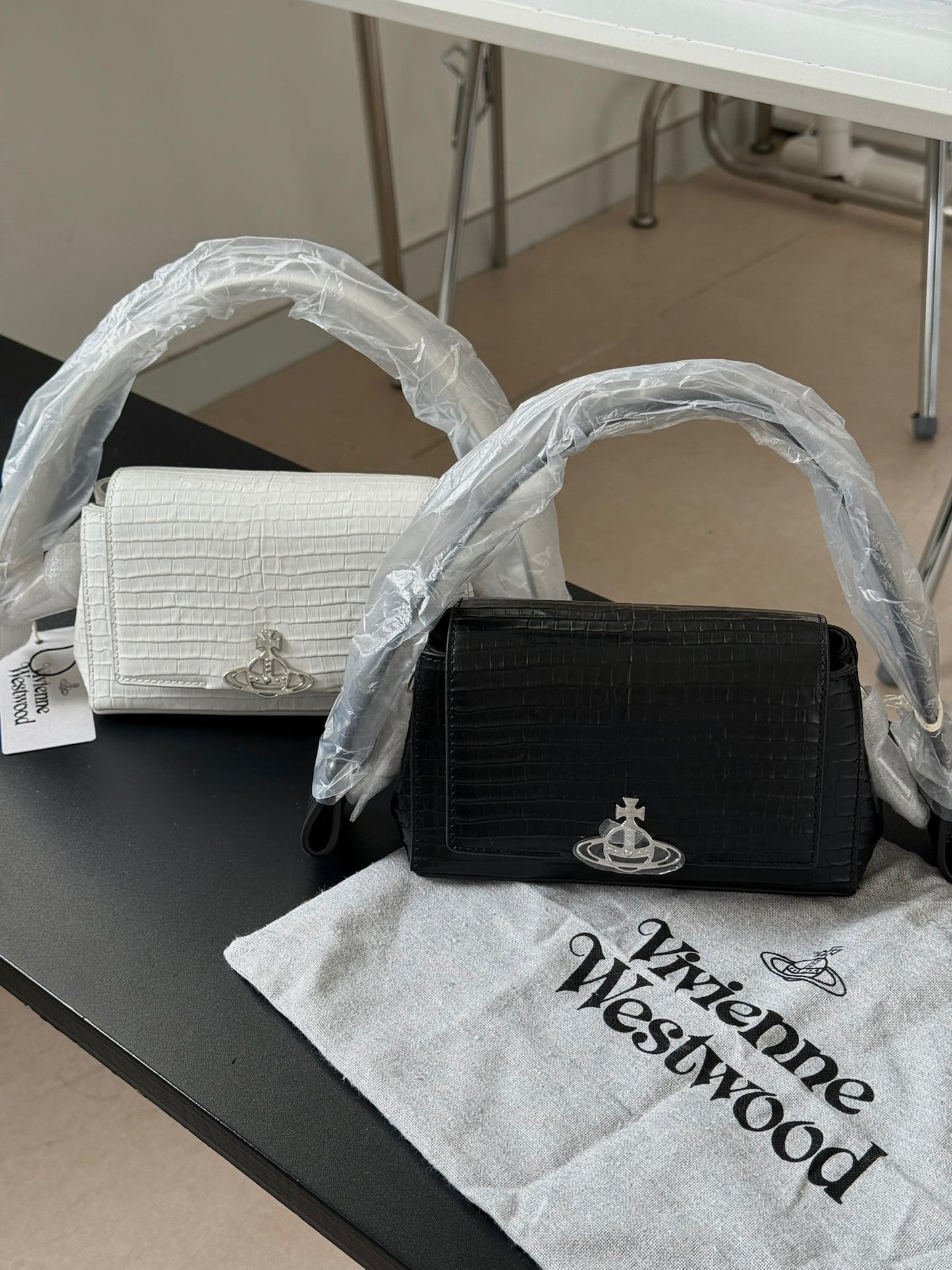 Vivienne Westwood Hazel Handbag FW25最新啞面鱷魚皮 100%真皮 [啞面細格 SMALL現貨優惠中!]