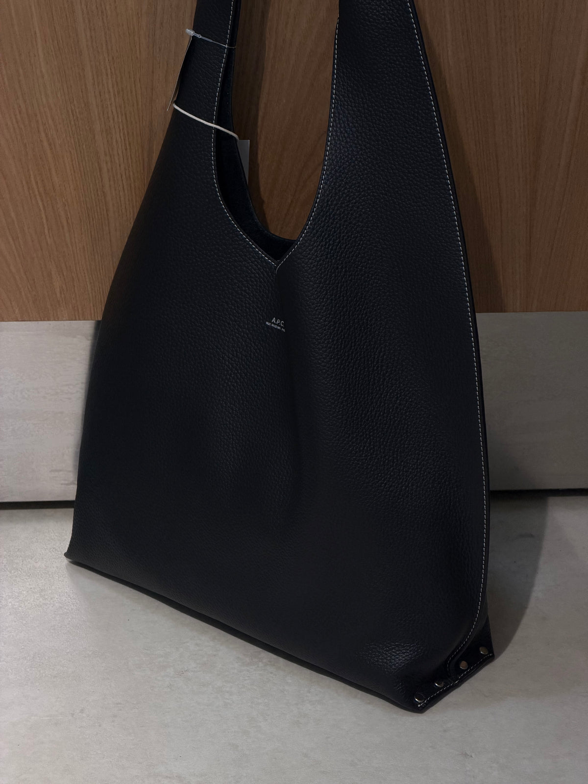 A.P.C. Neige Clou Bag 超知性法式皮革窩釘袋 [2026最新上架 限時新品優惠星期五晚準時完結! 100%真皮上班袋 質量超好]
