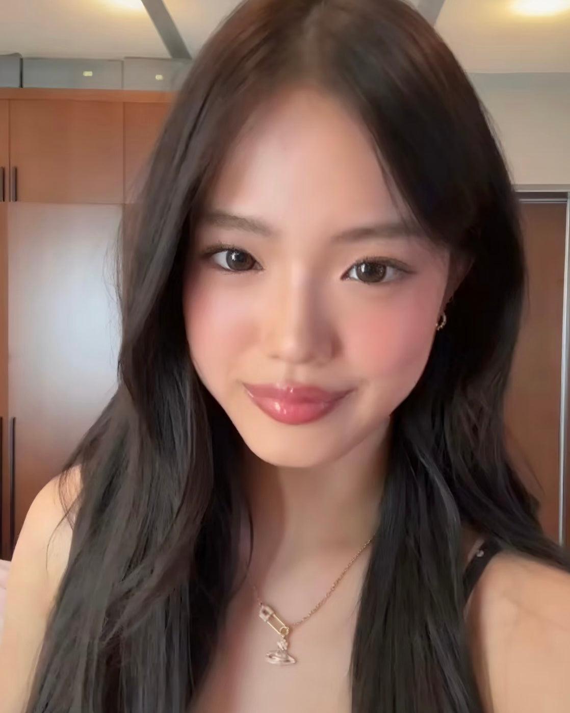 Vivienne Westwood Lucrece Orb Necklace 扣針閃鑽🧷 [Jaden同款]