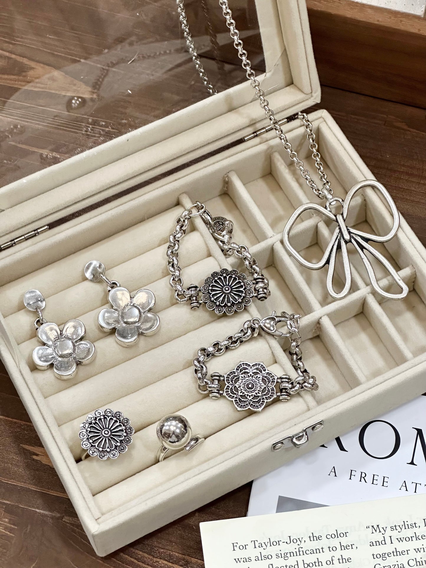 Otro Accesorio 西班牙手工飾物 - Flower Earrings 實心花花