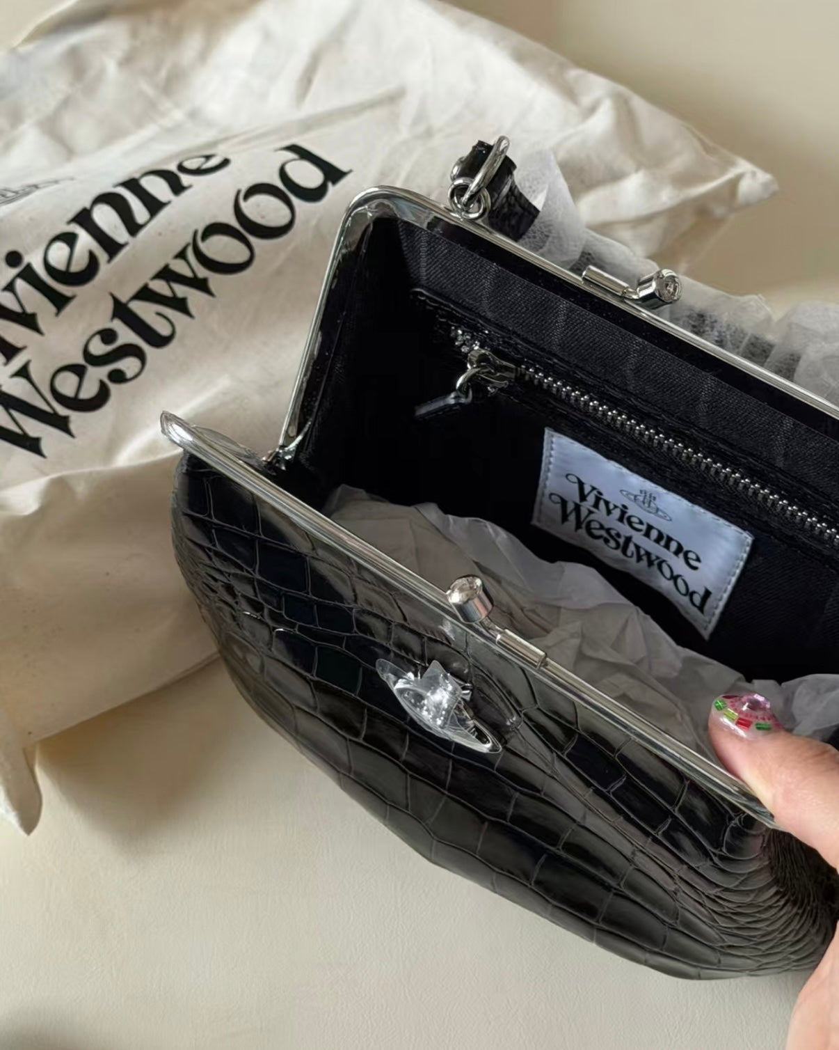 Vivienne Westwood Granny Frame Purse 經典餃子袋 超罕有鱷魚皮 [大折扣回歸! 超限量完售即止 新版立體logo不用$2000買到!]