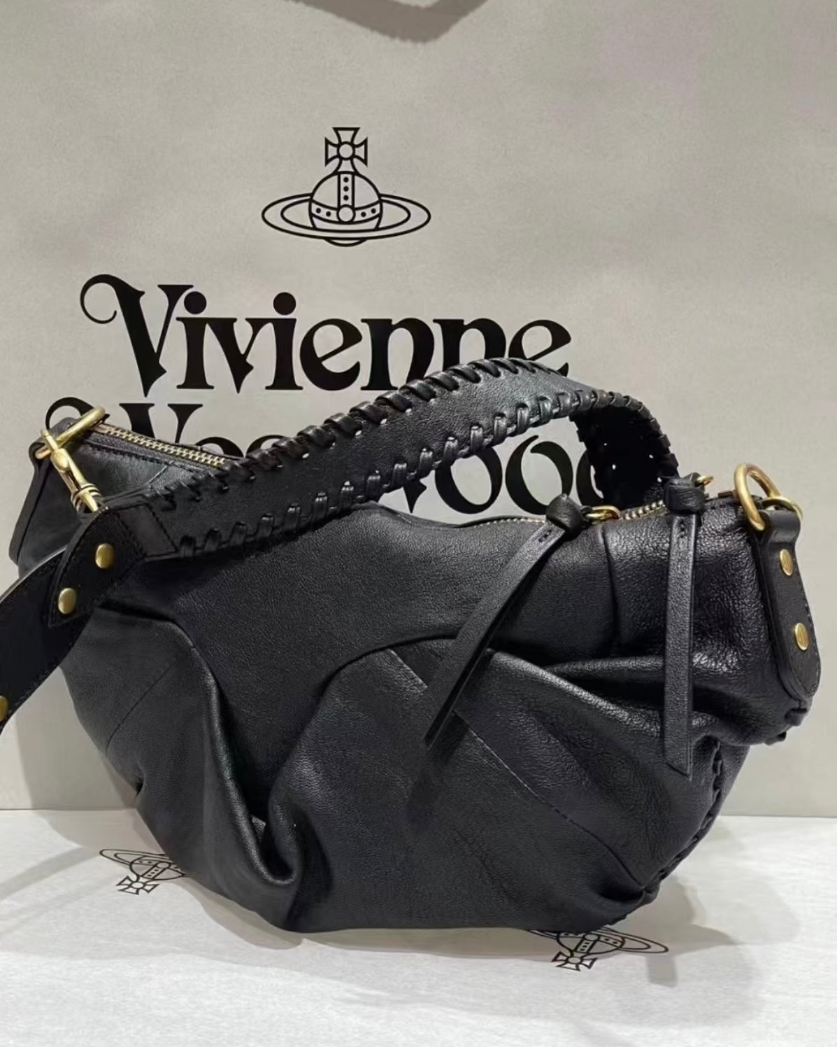 Vivienne Westwood Agnes Shoulder Bag 100%全牛皮超美牛角包［大推薦必入手Lemaire平替版 舊版金扣限時大折扣中!］
