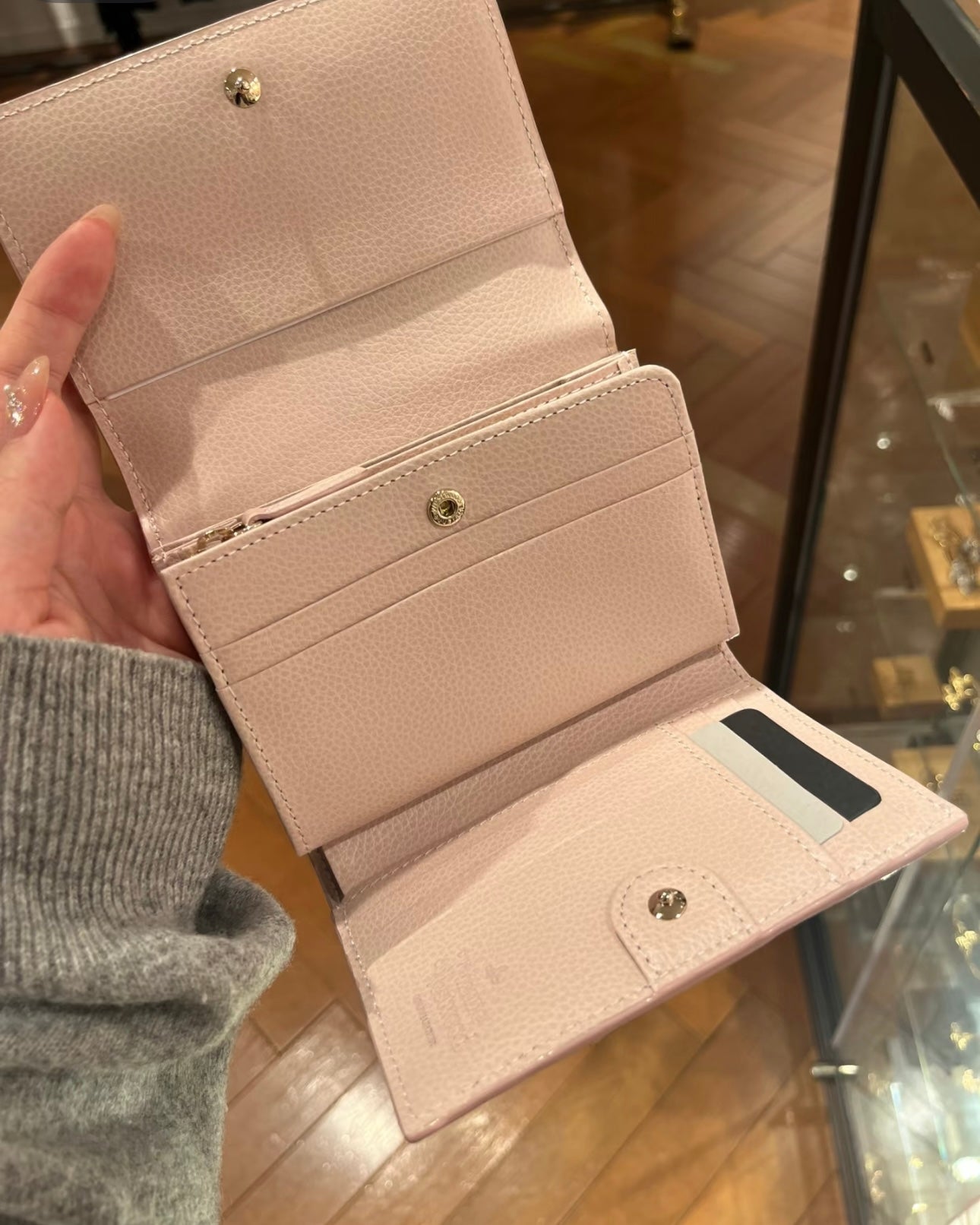 Vivienne Westwood 日本限定2025最新軟身荔枝皮 拉鏈多層大銀包 最新內格設計 [內置拉鍊coins bag+多卡位+雙層紙幣位]